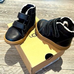 Ugg toddler boots Size 6. Barely worn, still in box.